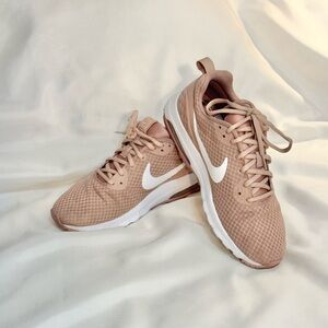 Women's Nike Air Max Motion Low Rose Gold Women's Sneakers 833662-600